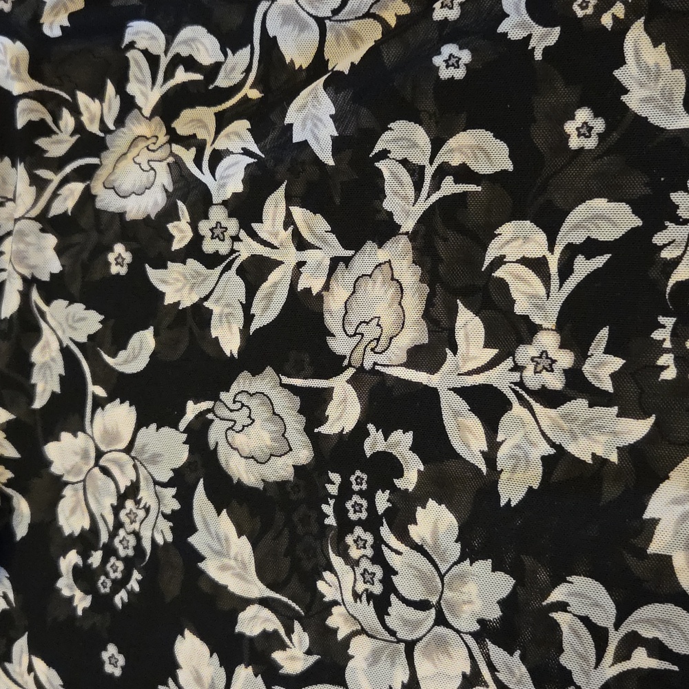 WHBM Floral Top - Picture 5 of 6